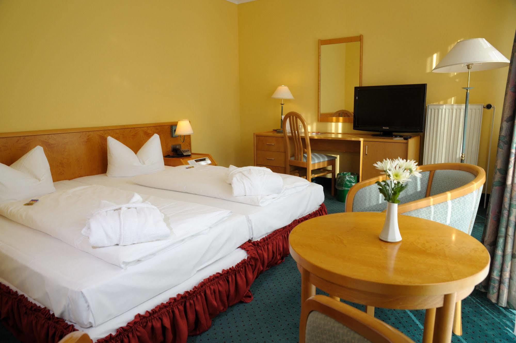 Park Hotel Fasanerie นอยชเตรลิทซ์ ภายนอก รูปภาพ